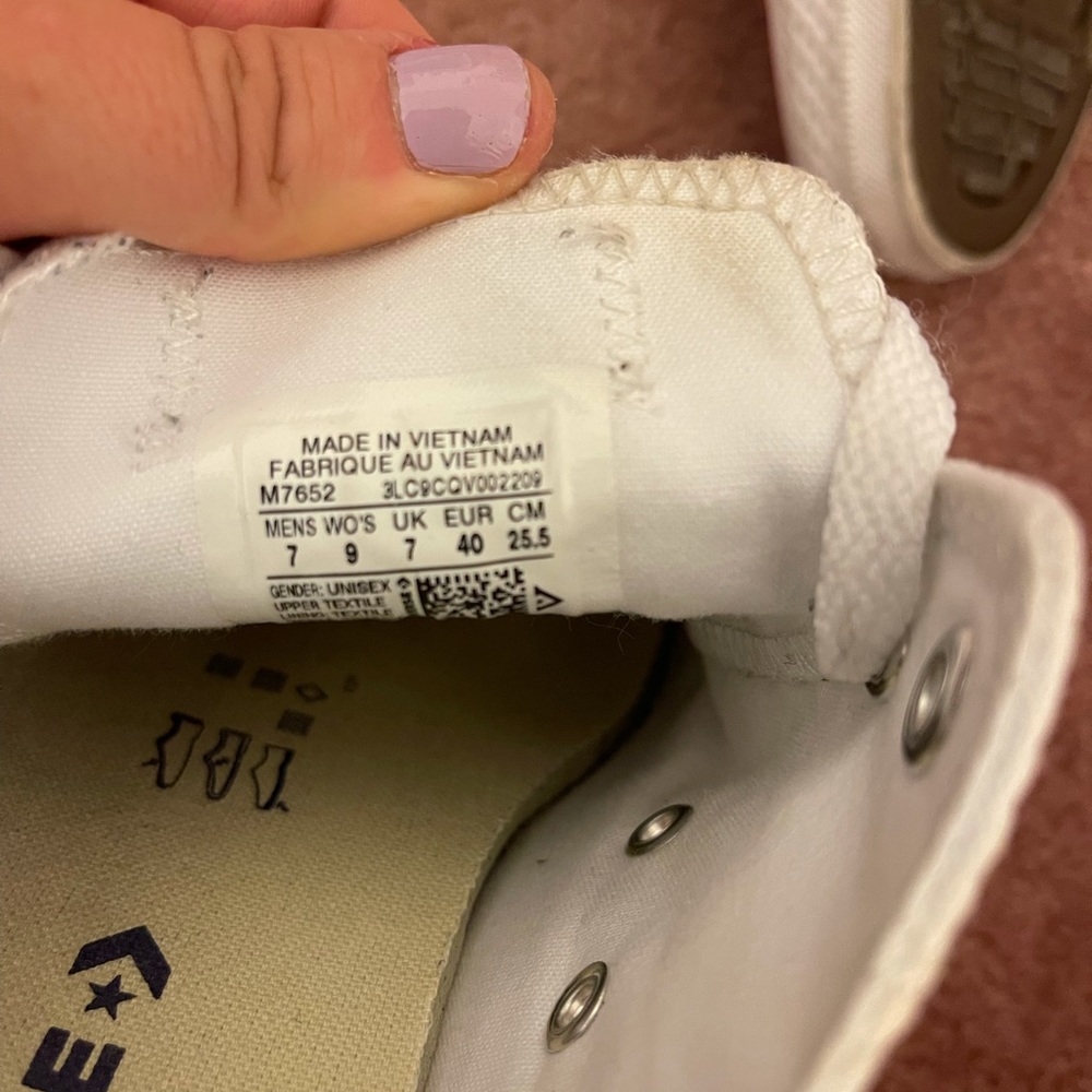 White converse - Picture 3 of 6